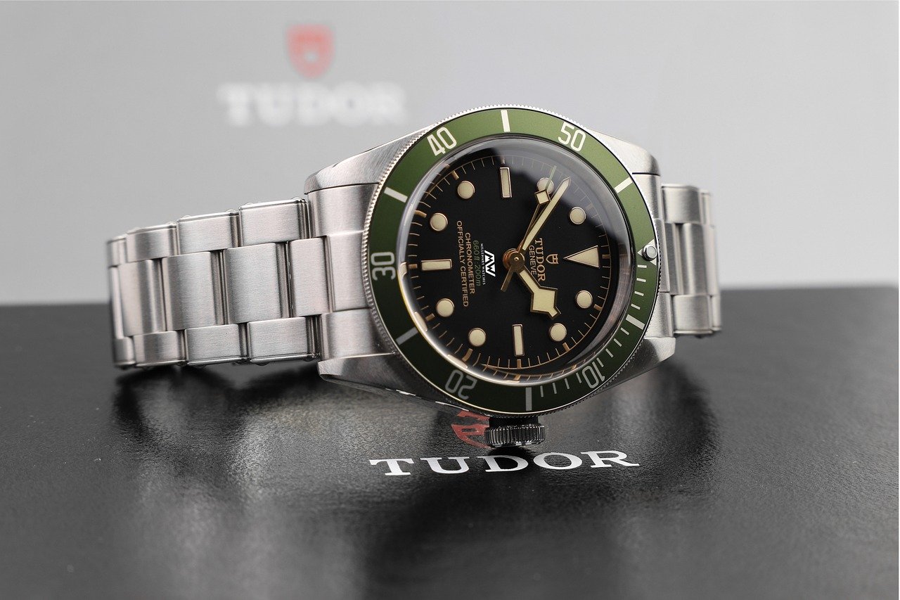 difference between tudor and rolex